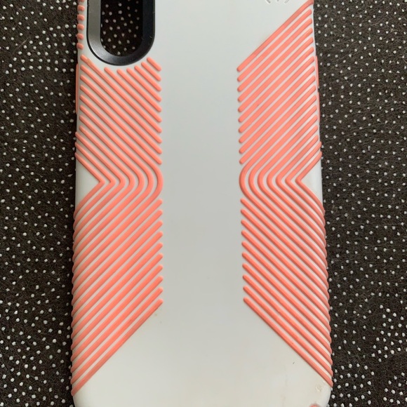 2 iPhone XR cases - Picture 8 of 13